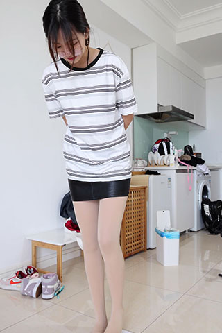 小甜豆丝袜踩东西共42张-玉足阁