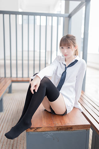 热裤の黑丝脚丫共49张-玉足阁