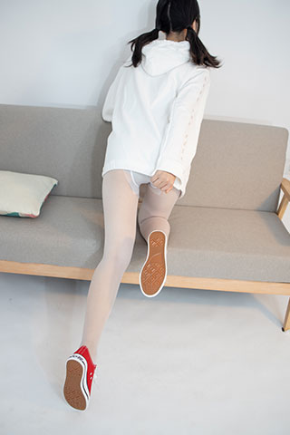 红色帆布鞋の白丝脚【套图+视频】共50张-玉足阁