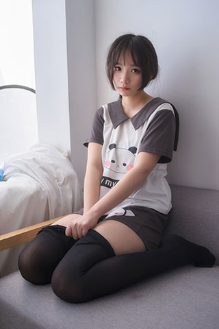 可爱小姐姐睡衣の黑丝脚共60张-玉足阁