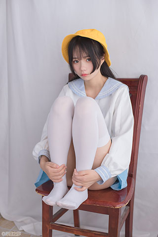黄帽小姐姐白丝脚丫共98张-玉足阁