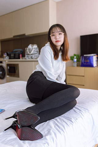 小甜豆高跟鞋の厚黑丝共116张-玉足阁