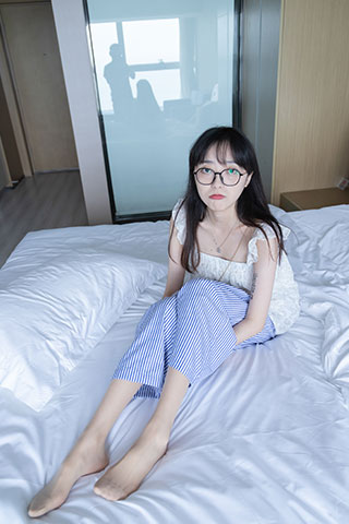 眼镜师妹的丝足共135张-玉足阁