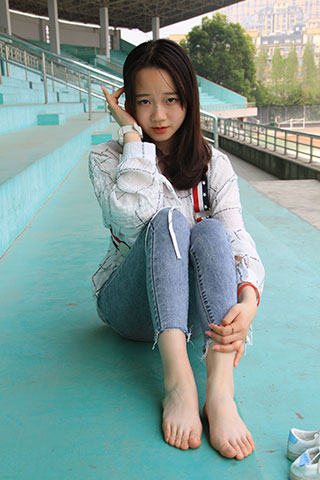 师妹最懒惰的穿搭却最迷人共85张-玉足阁