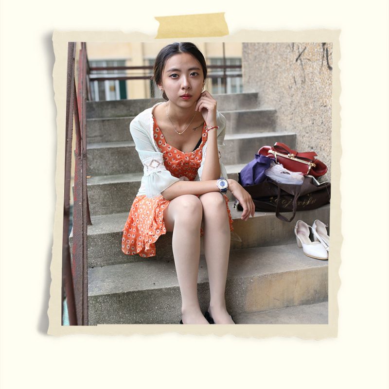 碎花裙少女の丝袜脚丫共152张-玉足阁