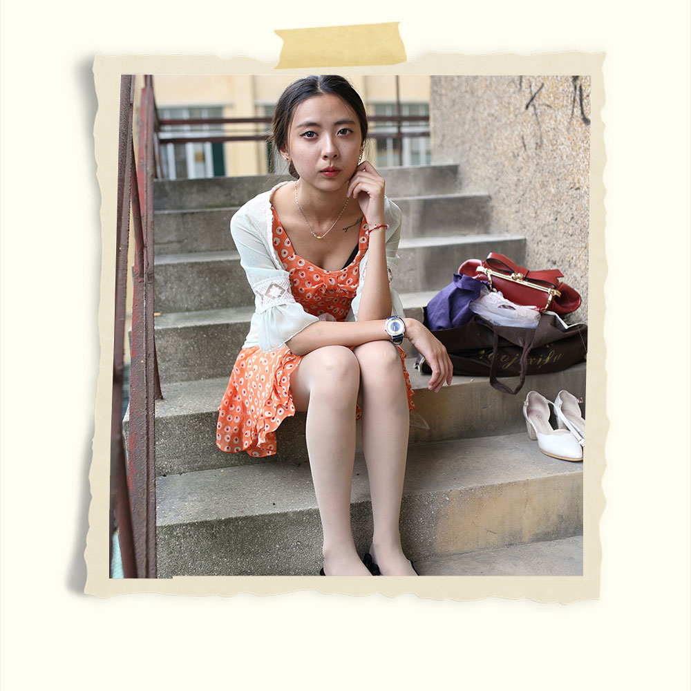 碎花裙少女の丝袜脚丫共152张-玉足阁