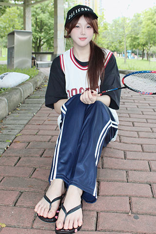 小薯条人字拖の嫩足共113张-玉足阁