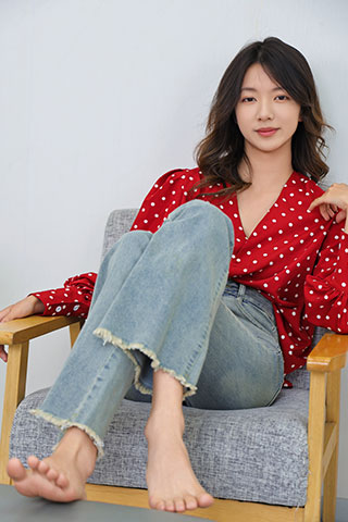 淇淇 高跟の嫩足共320张-玉足阁