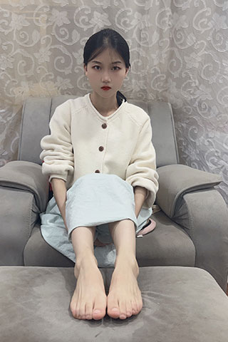 少女凉拖の嫩足共150张-玉足阁