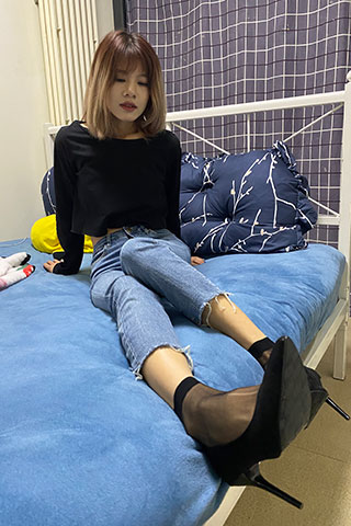 小姐姐黑丝の嫩足共83张-玉足阁