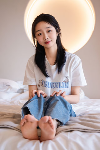 奶芙-运动鞋の白棉袜、裸足共115张-玉足阁