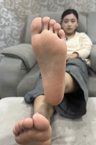 少女秀嫩足共143张-玉足阁