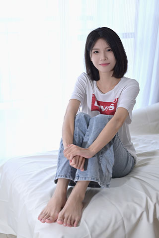 牛仔少女脱白袜秀嫩足共145张-玉足阁